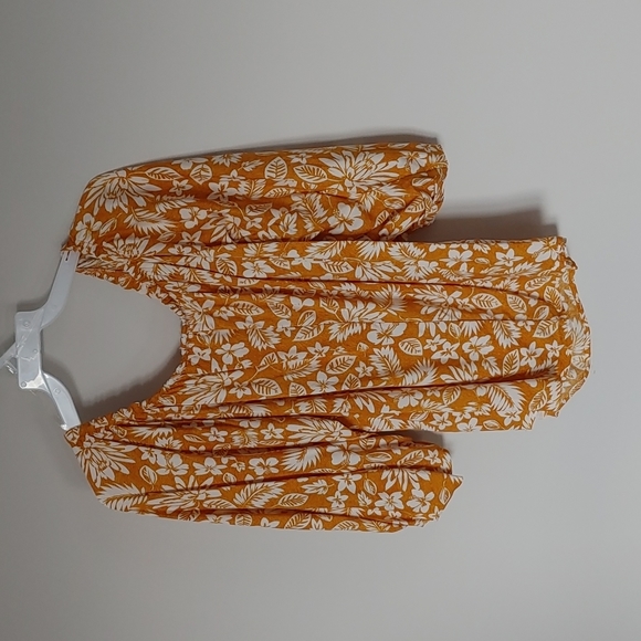 Fantastic fawn mustard flower blouse - Picture 3 of 3